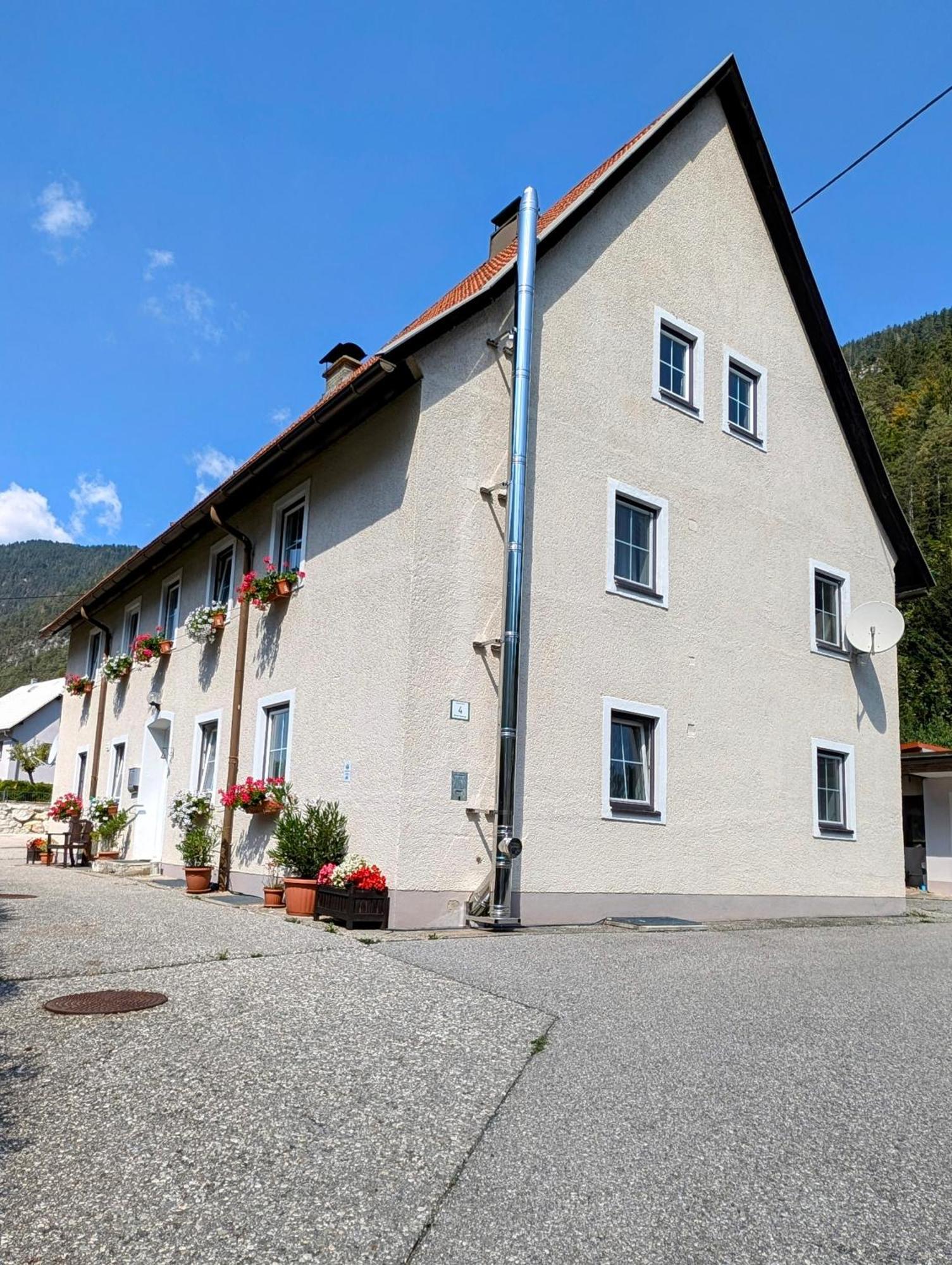 Apartamento Haus Im Hochtal Bad Bleiberg Exterior foto