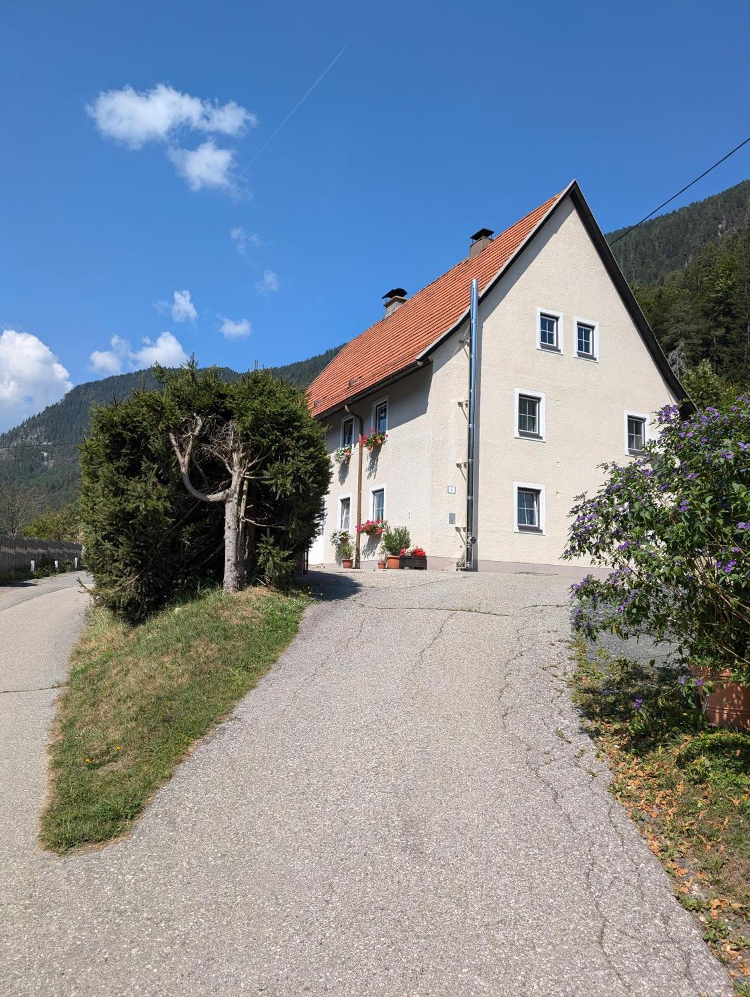 Apartamento Haus Im Hochtal Bad Bleiberg Exterior foto